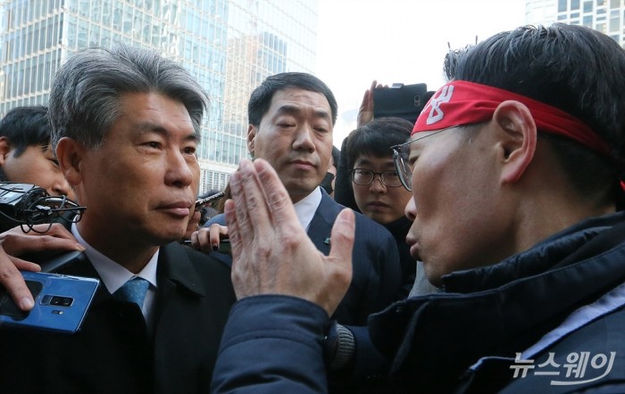 신임 윤종원 IBK기업은행장 첫 출근. 사진=이수길 기자 leo2004@newsway.co.kr