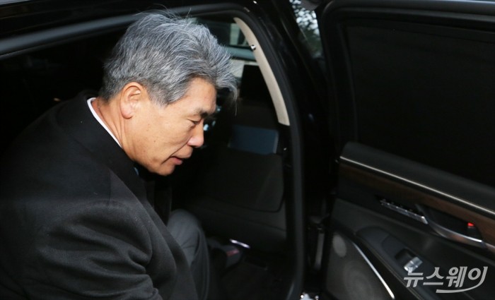 신임 윤종원 IBK기업은행장 첫 출근. 사진=이수길 기자 leo2004@newsway.co.kr
