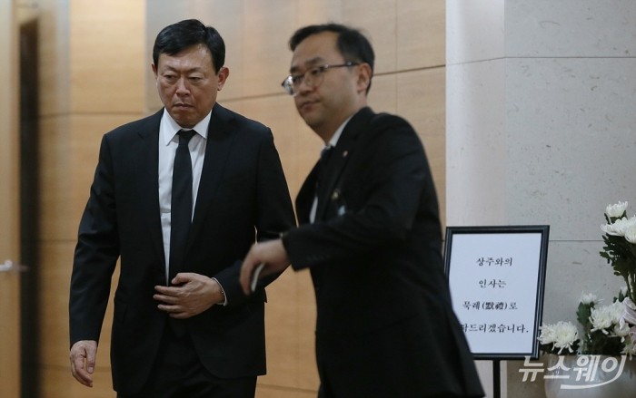 故 신격호 롯데그룹 명예회장 빈소-신동빈 롯데그룹회장. 사진=이수길 기자 leo2004@newsway.co.kr