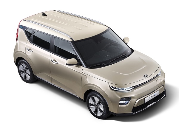 2021 쏘울에 전방 충돌 방지 보조(FCA), 차로 이탈 방지 보조(LKA,), 운전자 주의 경고(DAW), 하이빔 보조(HBA) 등 첨단 지능형 주행 안전 기술을 기본 적용해 운전 편의성과 안전성을 높였다. 사진=기아자동차 제공