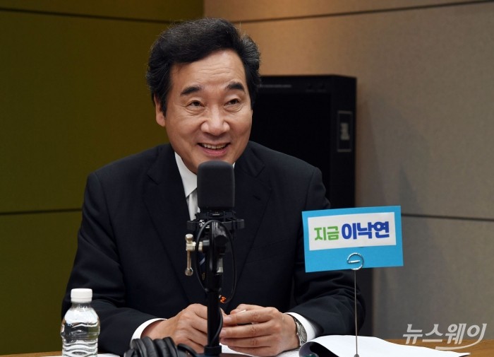 더불어민주당 당대표 경선. 사진=국회사진취재단 더불어민주당 당대표 경선에 출마한 이낙연 후보가 18일 오후 서울 양천구 CBS사옥에서 진행된 CBS 라디오 ‘시사자키 정관용입니다’ 에 출연, 발언을 하고 있다.