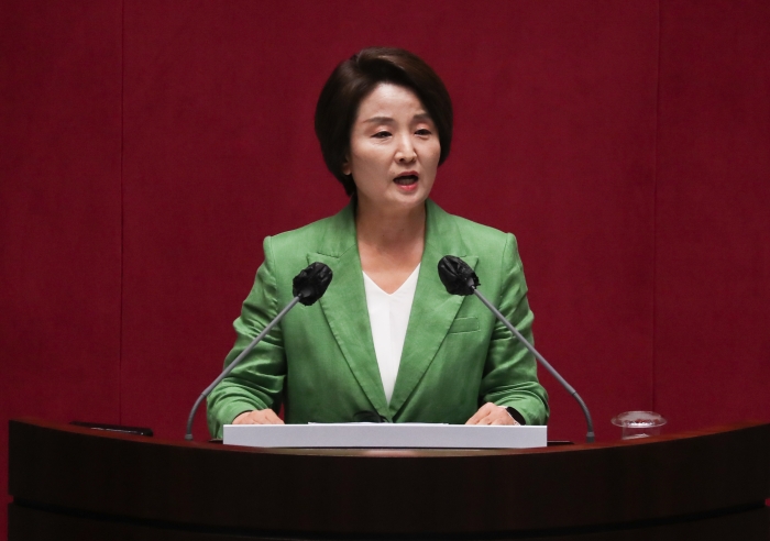 정의당 이은주 비상대책위원장이 25일 오후 국회에서 열린 본회의에서 비교섭단체 대표연설을 하고 있다. 사진=국회사진취재단