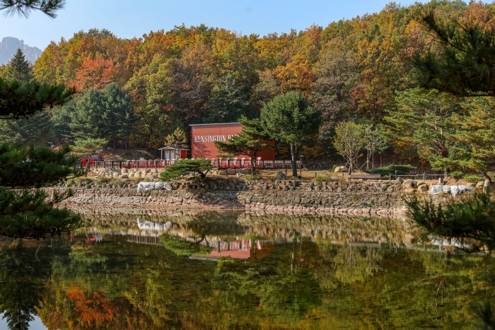 켄싱턴리조트 설악밸리 신선호 전경. 사진=켄싱턴호텔앤리조트 제공