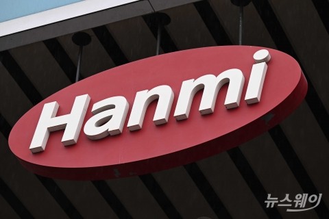 선 넘은 한미 형제···한미약품 &quot;경영권 욕심에 모친도 고발, 해임&quot;