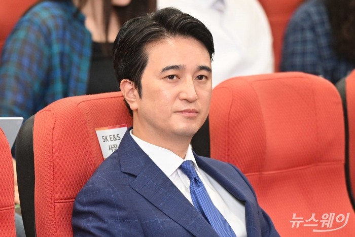 추형욱 SK E&S 사장이 18일 오전 서울 종로구 SK서린빌딩에서 열린 'SK이노베이션-SK E&S 합병'·'SK온-SK트레이딩인터내셔널-SK엔텀 합병' 기자간담회에 참석해 자리하고 있다. 사진=강민석 기자 kms@newsway.co.kr