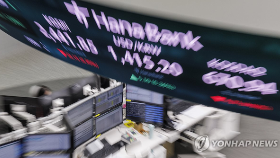 코스피, 2400선 붕괴···코스닥도 1%대 하락 출발