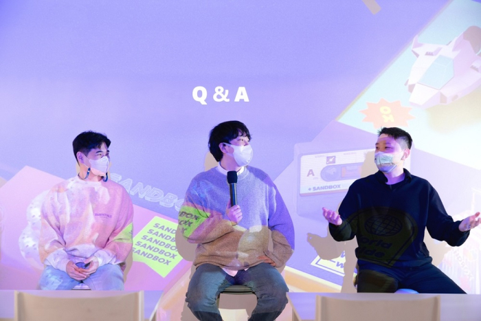 좌측부터 한장겸 샌드박스네트워크 NFT 총괄이사, 이필성 샌드박스네트워크 대표, 정인모 SBXG 대표