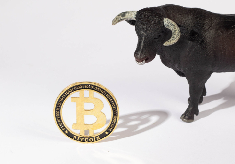 비트코인, 썸머 랠리 시작?···美 ETF 흥행 고조에 7.1만달러 돌파