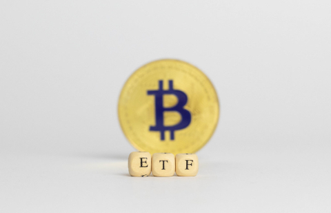 비트코인 현물 ETF 출시 후···블랙록 사고, 그레이스케일 팔고