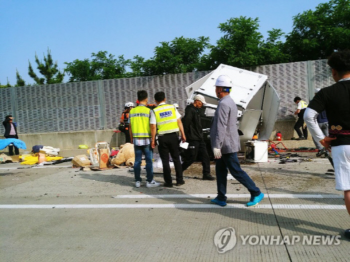 ‘조현병’ 40대 남성, 3살 아들 태우고 고속도로 역주행···총 3명 사망. 사진=연합뉴스