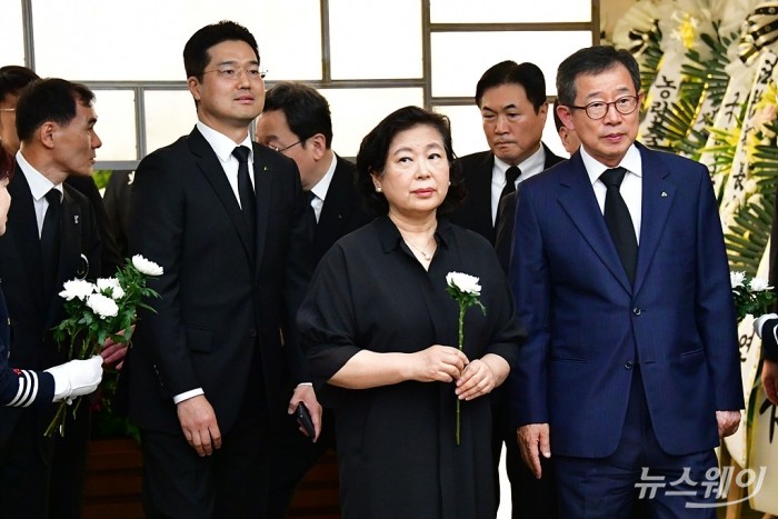 김대중 전 대통령 부인 고 이희호 여사 빈소 – 현정은 현대그룹회장. 사진=이수길 기자 leo2004@newsway.co.kr