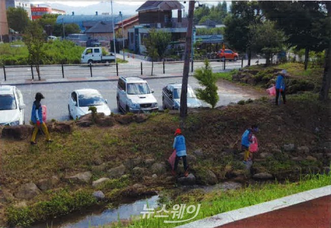 섬진강 일대 하천 정화활동(사진=곡성군)