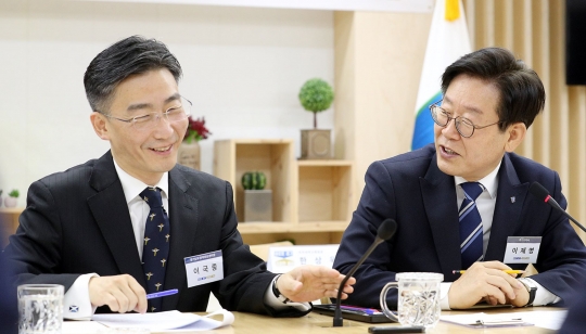 이재명 경기도지사(우쪽) 아주대 이국종 교수(왼쪽)