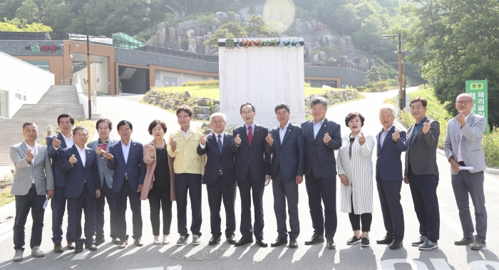 송하진 도지사, 자연휴양림과 농공단지 생산현장 방문 기사의 사진