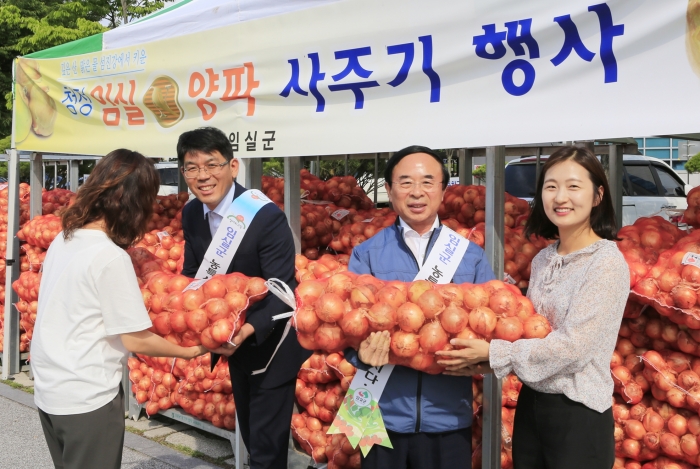 임실군, 양파 사주기 행사 진행 기사의 사진