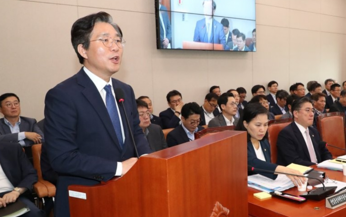 국회 산업통상자원중소벤처기업위원회 전체회의에서 제안설명하는 성윤모 산업통상자원부 장관. 사진=연합뉴스 제공