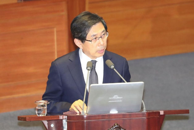 국회 대정부질문에서 답변하는 박상기 법무부 장관. 사진=연합뉴스 제공