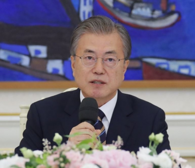 일본 수출규제조치 논의하는 문 대통령. 사진=연합뉴스 제공.