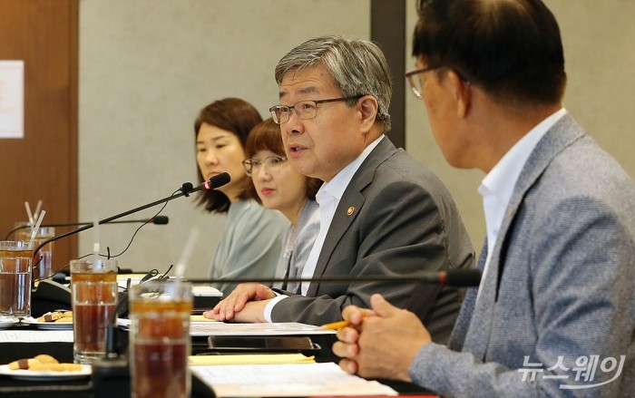 ‘노동시간 단축 현장안착을 위한 기업인 간담회’. 사진=이수길 기자 leo2004@newsway.co.kr