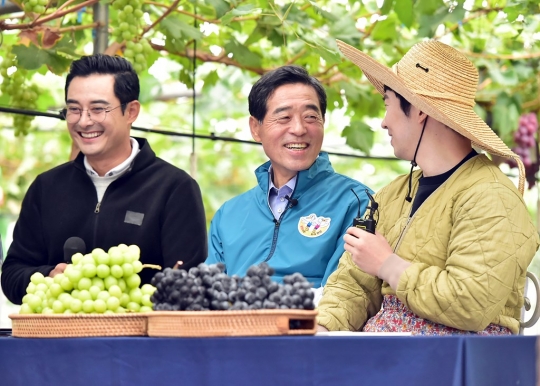 윤화섭 안산시장(중앙)