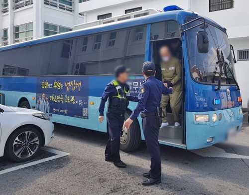 ‘빚투’ 마이크로닷 부모 사기 혐의로 징역 3년·1년 선고. 사진=연합뉴스