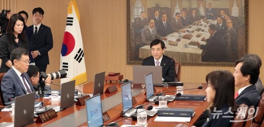 한국은행 금융통화위원회. 사진=이수길 기자 leo2004@newsway.co.kr