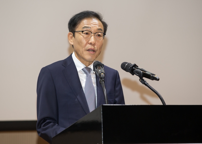 2일 수원 ‘삼성 디지털 시티’에서 열린 삼성전자 시무식에서 김기남 대표이사 부회장이 임직원들을 대상으로 신년사를 하고 있다. 사진=삼성전자 제공