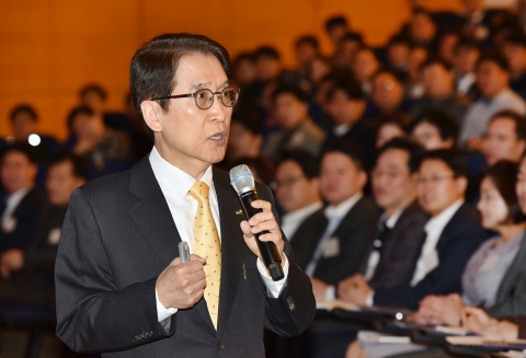 신창재 회장, ‘포스트 코로나’ 라이프플래닛에 1000억 투입