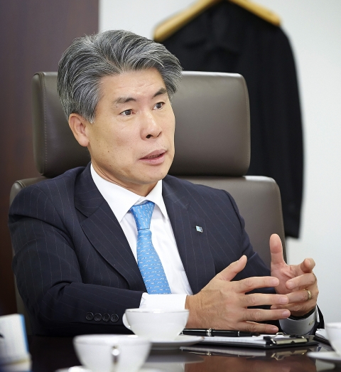 윤종원 기업은행장, 29일 첫 출근···노사 갈등 봉합