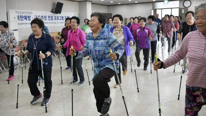 장수군, 삼삼오오(三三五五) 건강걷기 프로그램 운영 기사의 사진
