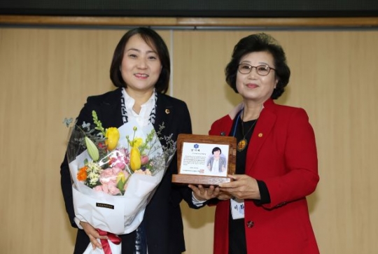 안혜영 경기도의회 부의장(왼쪽)