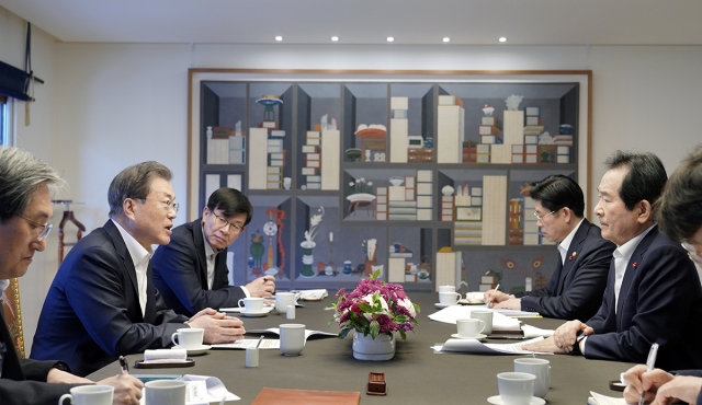 문 대통령-정세균 국무총리 주례회동. 사진=청와대