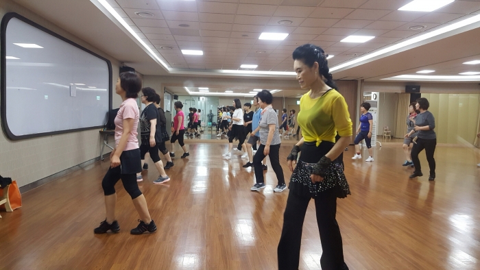 광주지사 문화센터 라인댄스 강좌 모습