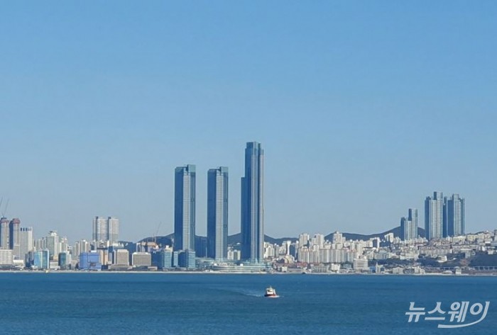 부산광역시 남구 이기대에서 바라본 엘시티 전경. 사진=이수정 기자