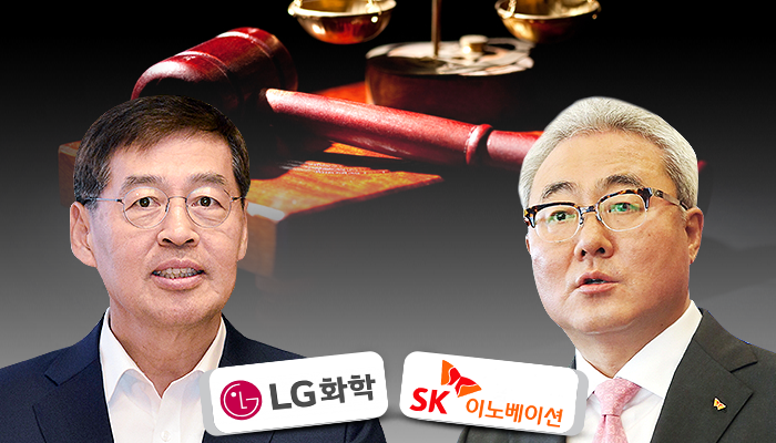 신학철 LG화학 부회장(왼쪽)과 김준 SK이노베이션 총괄사장.