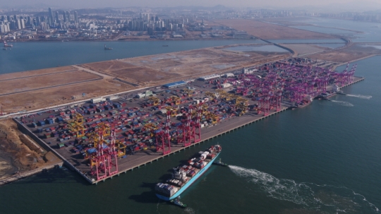 18일 인천신항 한진컨테이너터미널에 첫 기항한 머스크 야무나(Maersk Yamuna)호