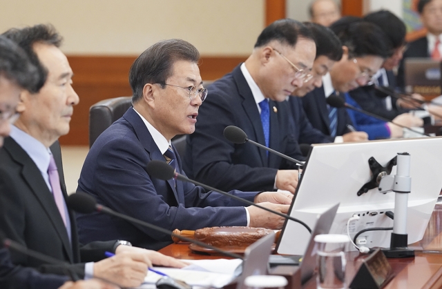 청와대서 국무회의 주재한 문 대통령. 사진=청와대
