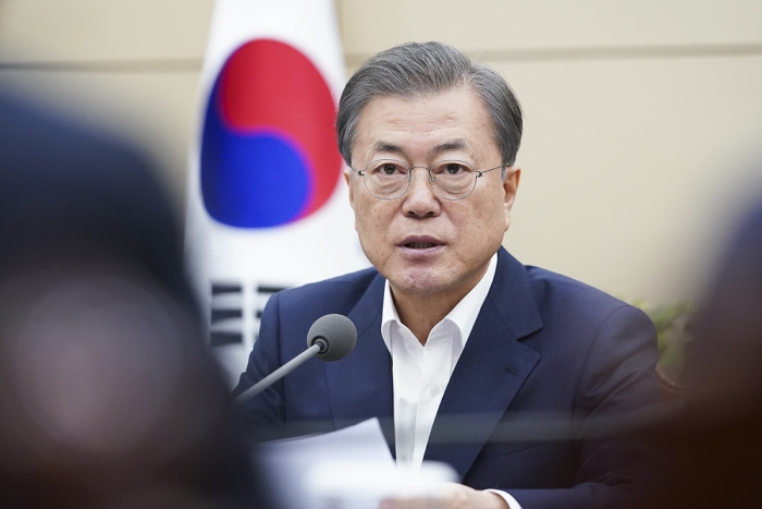 코로나19 확진자 증가에 방역 강조하는 문 대통령. 사진=청와대 제공