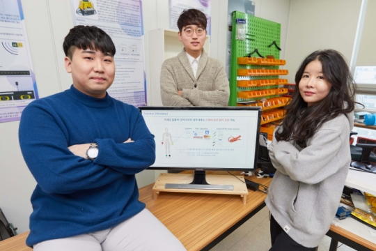 ‘2020 실험실 창업 페스티벌’에서 수상한 인하대 ‘초정밀 나노 시스템 연구실’ 연구팀. (왼쪽부터) 장선호, 김준영, 민윤경 학생.