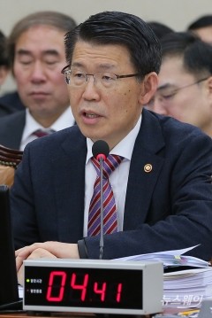 은성수 금융위원장. 사진=이수길 기자 leo2004@newsway.co.kr