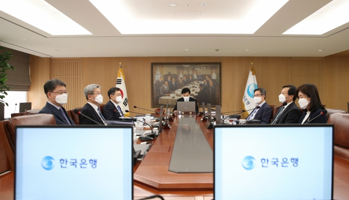 이주열 한국은행 총재가 27일 서울 중구 한국은행에서 열린 금융통화위원회를 주재하고 있다. 사진=한국은행 제공