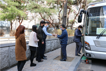 헌혈에 동참하는 국토교통과학기술진흥원 임직원