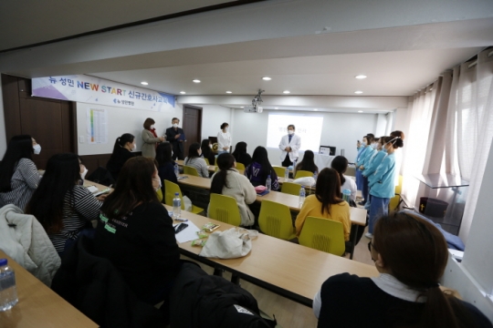 교육 첫 날 박성준 병원장이 환영의 인사를 전하고 있다. 사진=뉴 성민병원