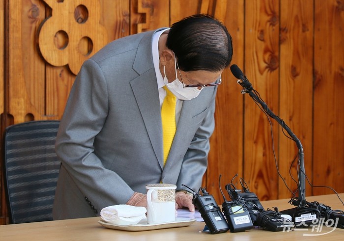 이만희 신천지예수교 증거장막성전 총회장 코로나19 관련 기자회견-평화연수원. 사진=이수길 기자 leo2004@newsway.co.kr