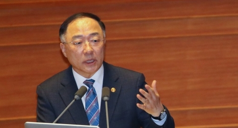 홍남기 “전국민 재난지원금 4조6000억 더 필요···대부분 적자국채”