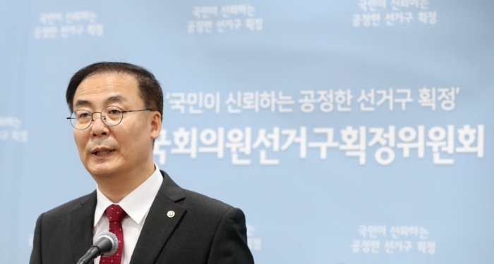 국회의원선거구획정위원회 김세환 위원장이 입장을 밝히고 있다. 사진=연합뉴스 제공