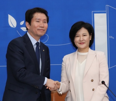 이수진 전 부장판사의 더불어민주당 입당식. 사진=연합뉴스 제공