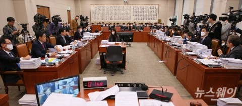 가상화폐, 제도권 안착 9부능선 넘었다··· ‘특금법’ 개정안, 국회 법사위 통과