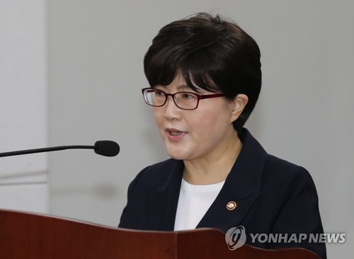 김진숙 행정중심복합도시건설청장이 지난해 10월 정부세종청사에서 열린 국회 국토교통위원회의 국토교통부 등에 대한 국정감사에서 업무 보고를 하고 있다.