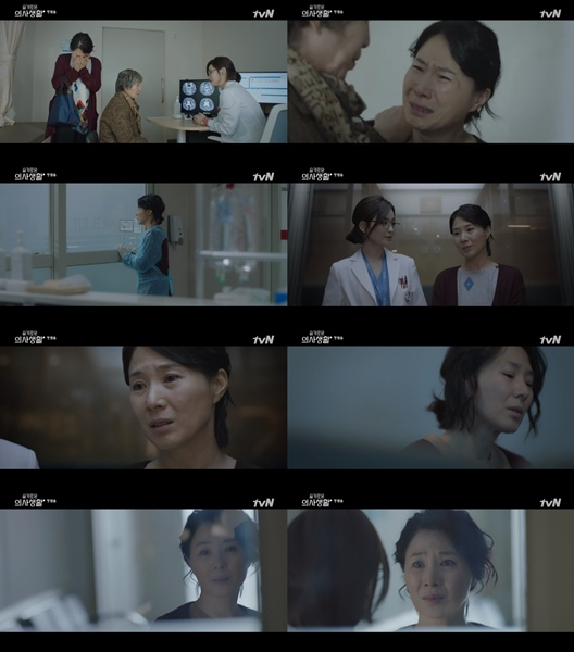 ‘슬기로운 의사생활’ 황영희, 가슴 먹먹한 오열 연기로 ‘감동’ 선사해. 사진=tvN ‘슬기로운 의사생활’